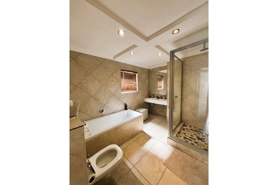 6 Bedroom Property for Sale in Perlemoenbaai Western Cape
